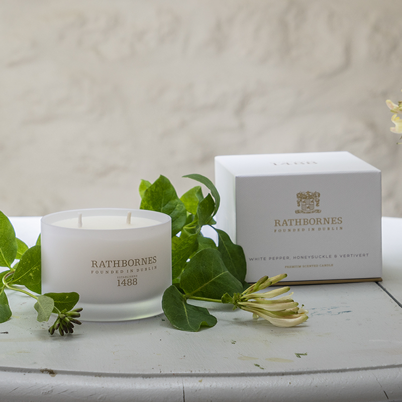 White Pepper, Honeysuckle & Vertivert Scented Classic Candle